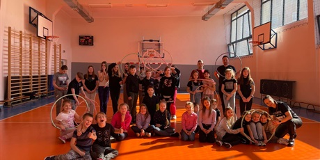 Powiększ grafikę: zdjęcie grupowe uczestników  konkursu Hupla-hop