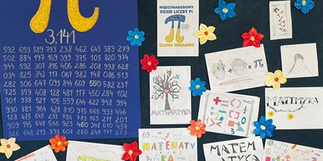 Powiększ grafikę: Gazetka szkolna. Na niebieskim tle napis Święto MATEMATYKI, plakat liczby Pi z rozwinięciem liczby, prace uczniów z napisem matematyka oraz kwiatki wiosenne.