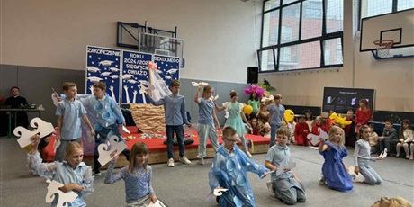 Powiększ grafikę: Układ choreograficzny dzieci do utworu "Kiedy jesteś tu"