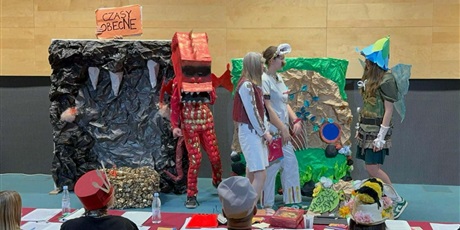 Powiększ grafikę: Występ teatralny